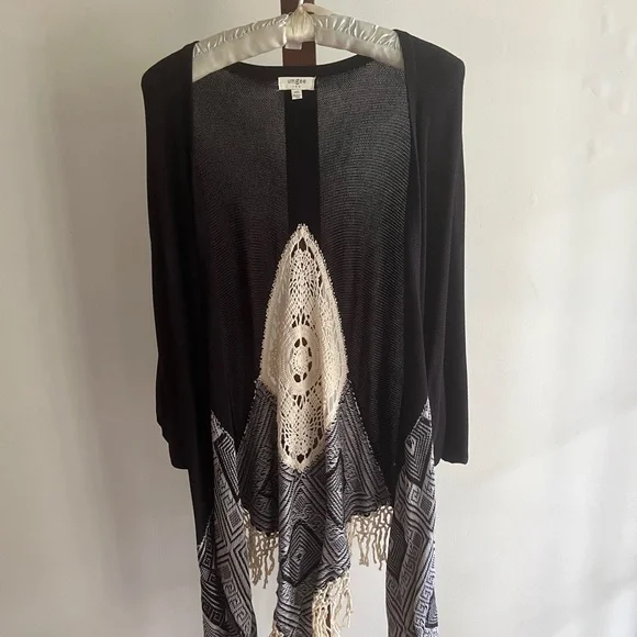 Umgee Black and Cream Geometric Women's Poncho - Picture 3 of 4
